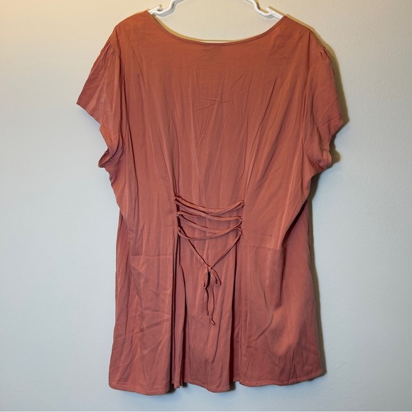 NWT Torrid Coral Button Up Blouse with Corset Back Size 2 - Picture 3 of 8